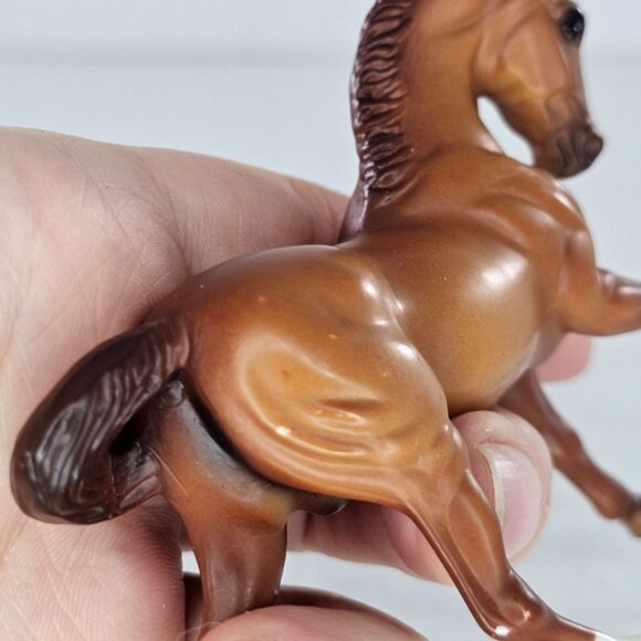 Breyer Stablemate Horse Warmblood Chestnut Two Socks #5412 G2 RUBS - Picture 9 of 9